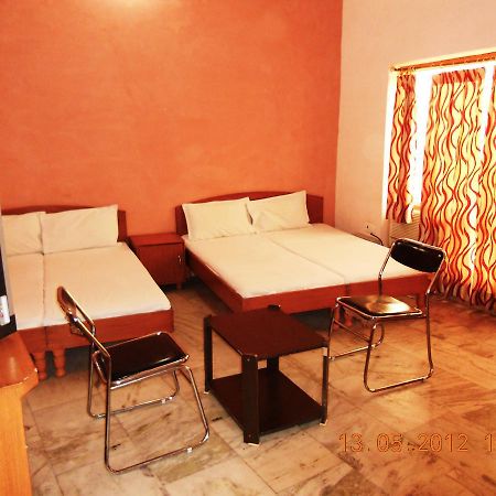 Hotel Ramneek Amritsar Esterno foto