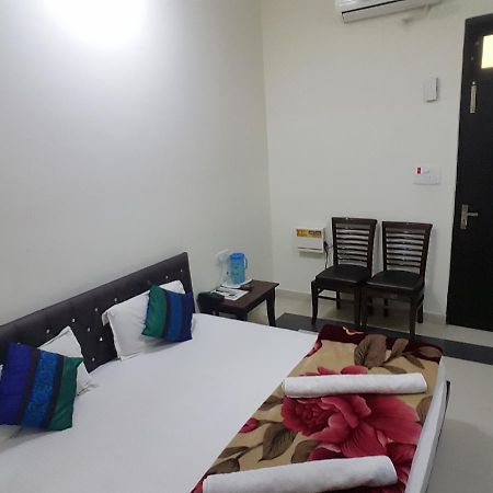 Hotel Ramneek Amritsar Esterno foto