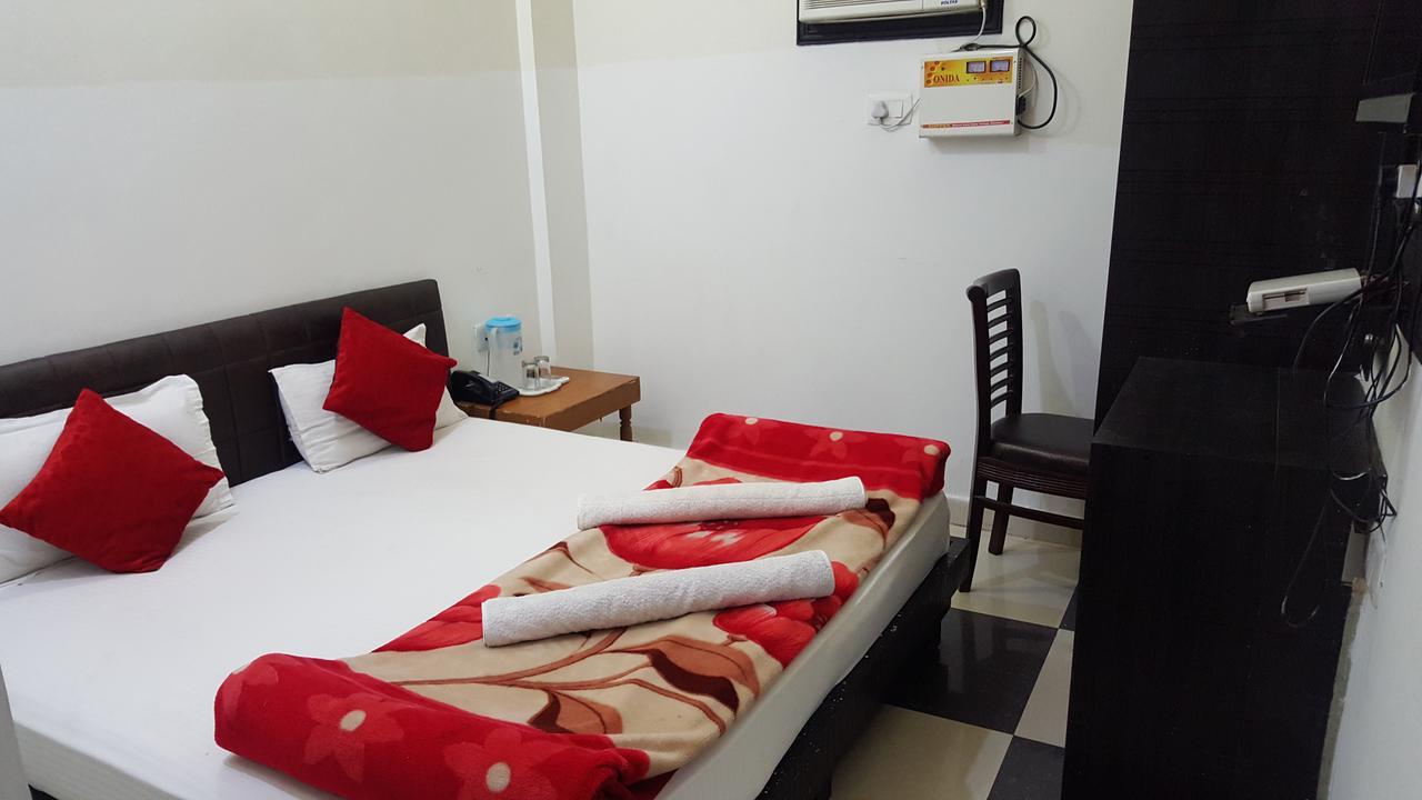 Hotel Ramneek Amritsar Esterno foto