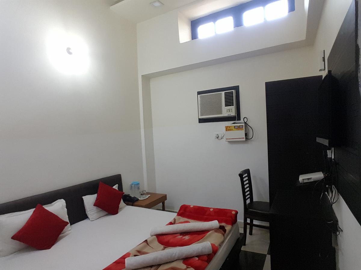 Hotel Ramneek Amritsar Esterno foto