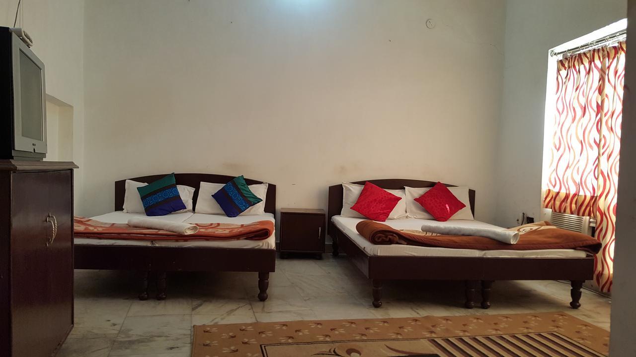 Hotel Ramneek Amritsar Esterno foto