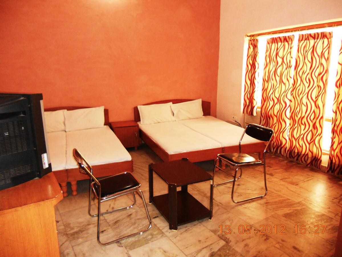 Hotel Ramneek Amritsar Esterno foto